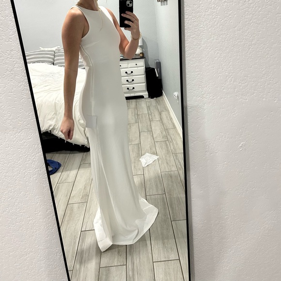 White casual or beach wedding dress. - Picture 5 of 7